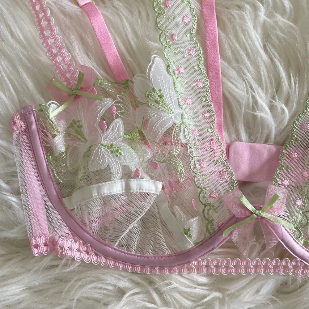 Victoria’s Secret For Love & Lemons Waterlilies Underwire Bra Small NWT
